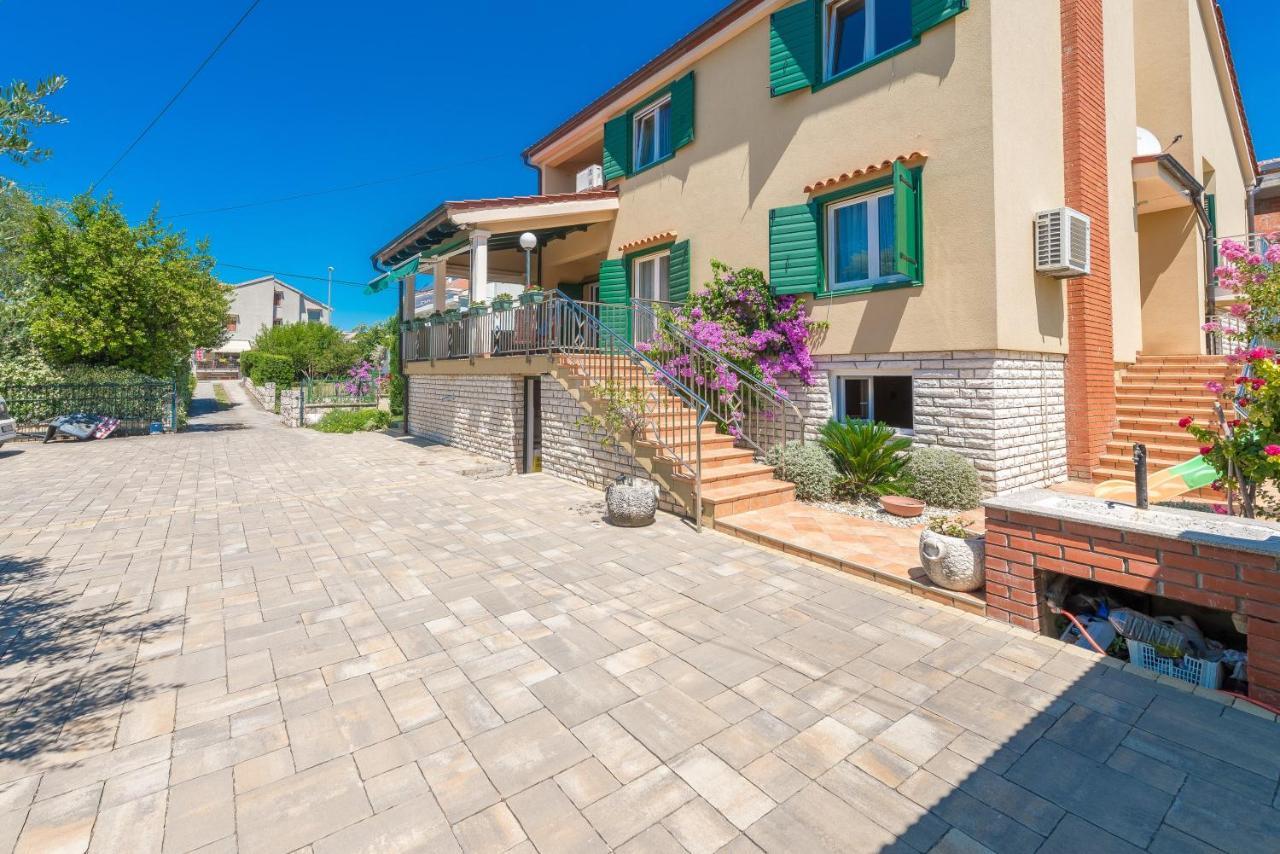 Villa Lux Nina With Six Bedrooms, Private Pool, Sauna Zadar Bagian luar foto