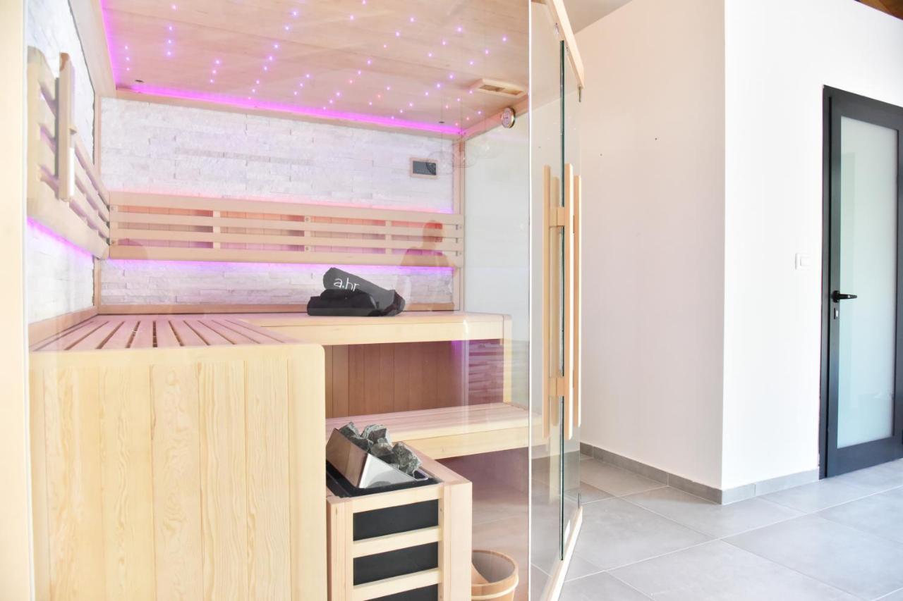 Villa Lux Nina With Six Bedrooms, Private Pool, Sauna Zadar Bagian luar foto