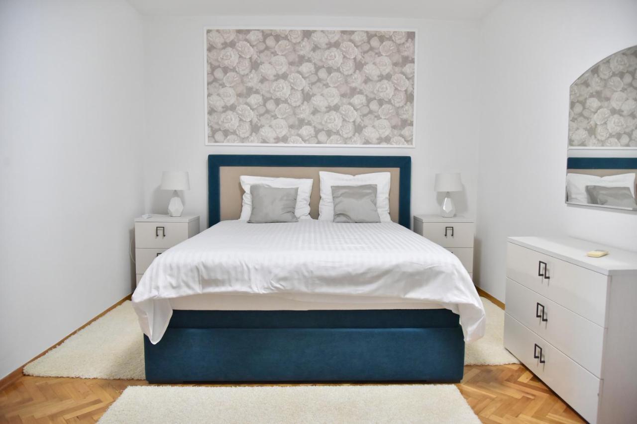 Villa Lux Nina With Six Bedrooms, Private Pool, Sauna Zadar Bagian luar foto