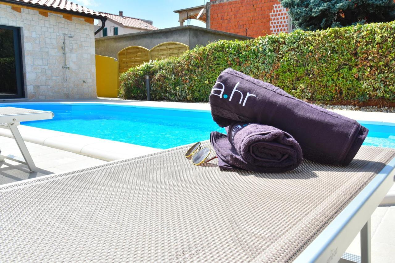 Villa Lux Nina With Six Bedrooms, Private Pool, Sauna Zadar Bagian luar foto