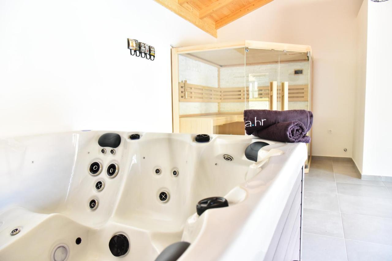 Villa Lux Nina With Six Bedrooms, Private Pool, Sauna Zadar Bagian luar foto
