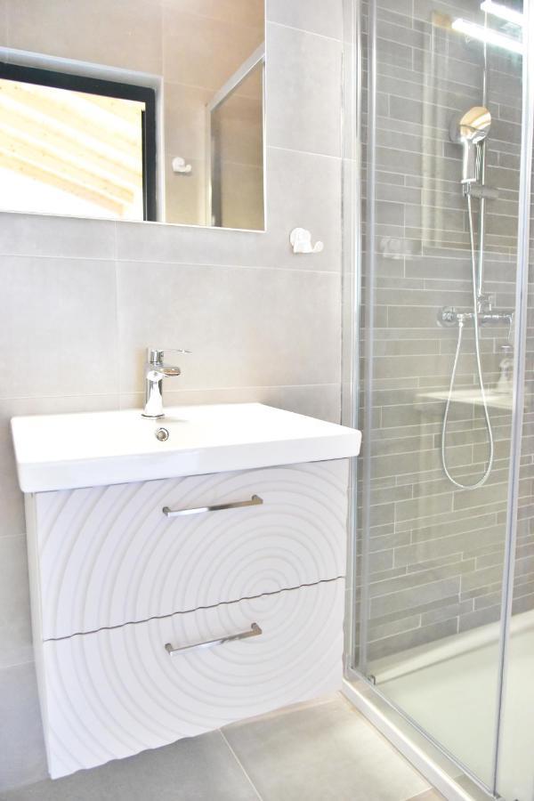 Villa Lux Nina With Six Bedrooms, Private Pool, Sauna Zadar Bagian luar foto